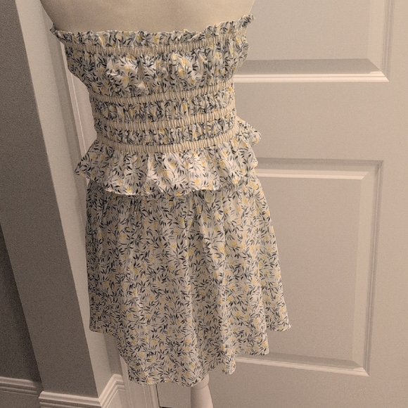 H&M White Floral Smocked Dress - Picture 4 of 8